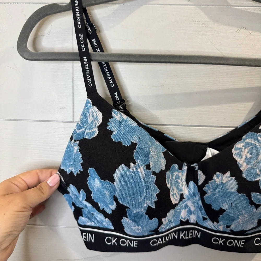 Calvin Klein Women's Floral Bralette Black and Blue Size Large